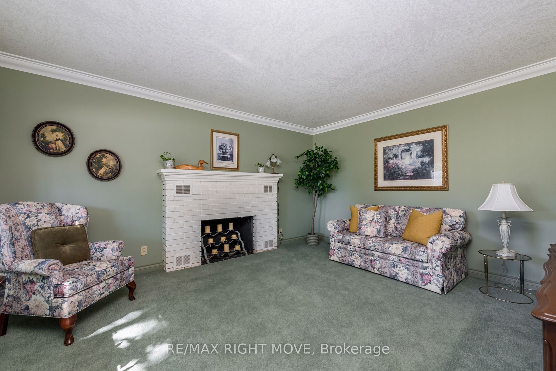 328 Colborne Street W
