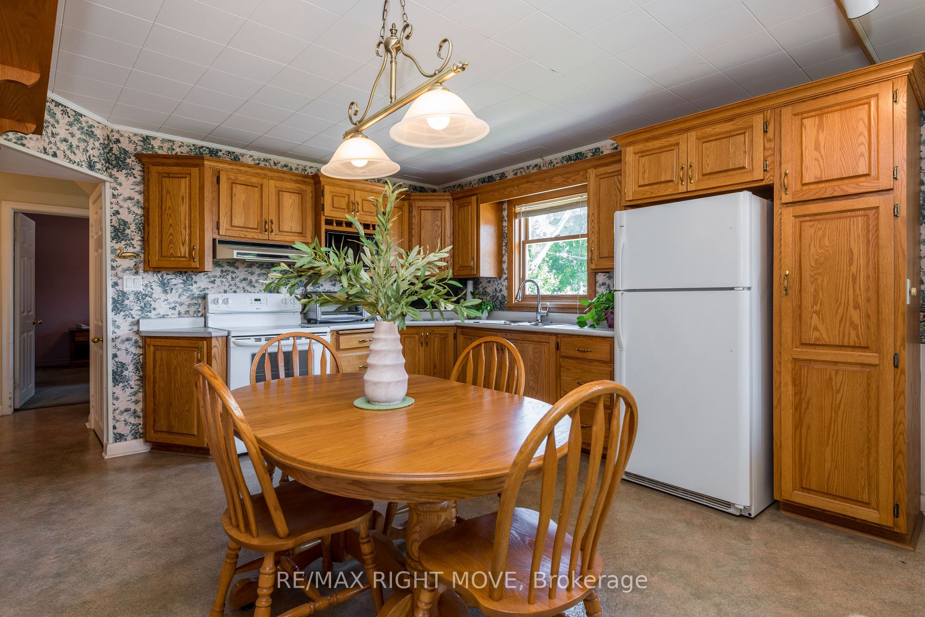 328 Colborne Street W
