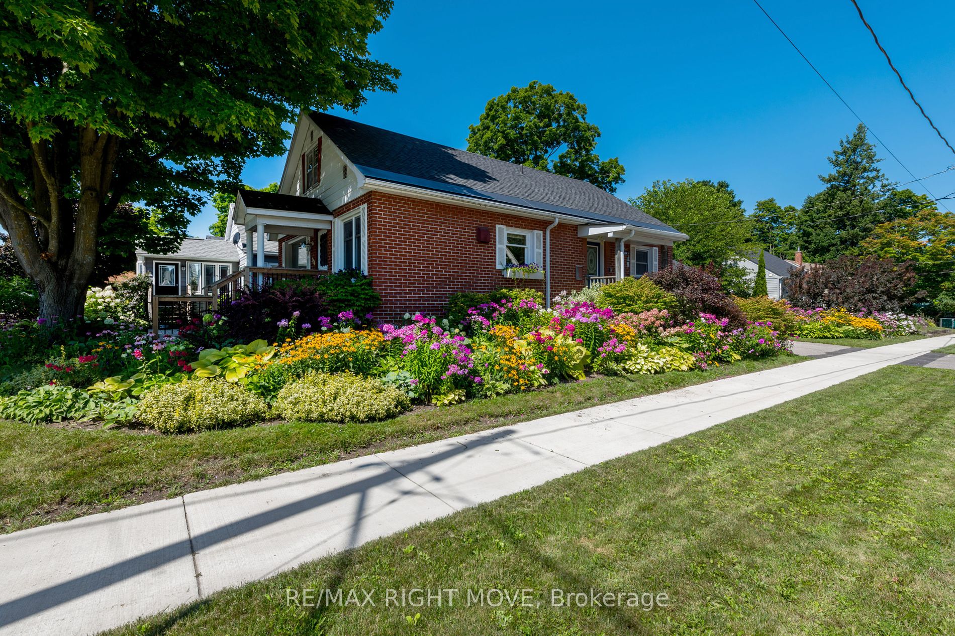 328 Colborne Street W