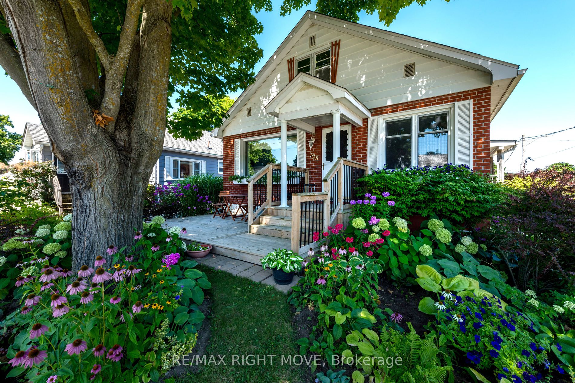 328 Colborne Street W