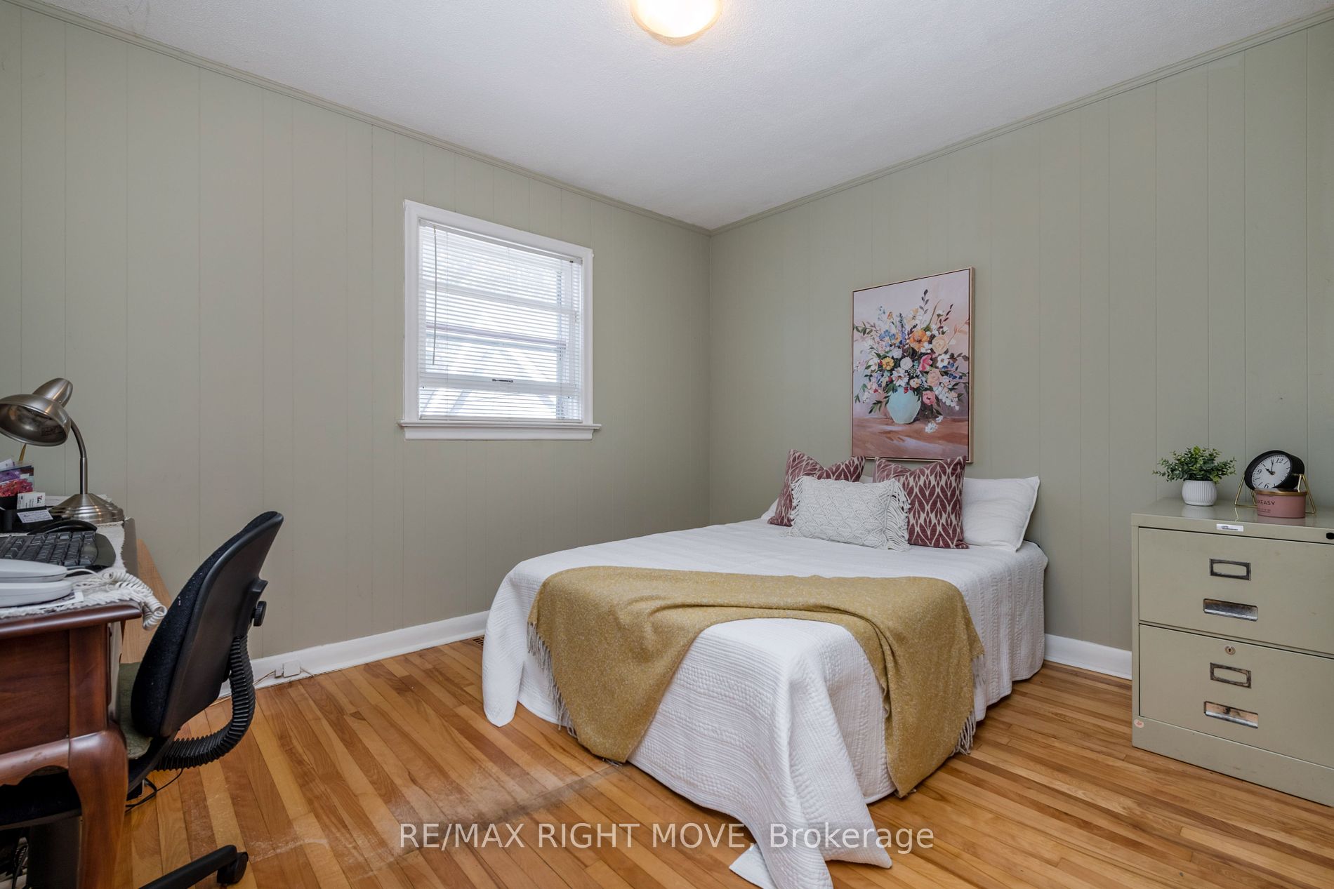 328 Colborne Street W