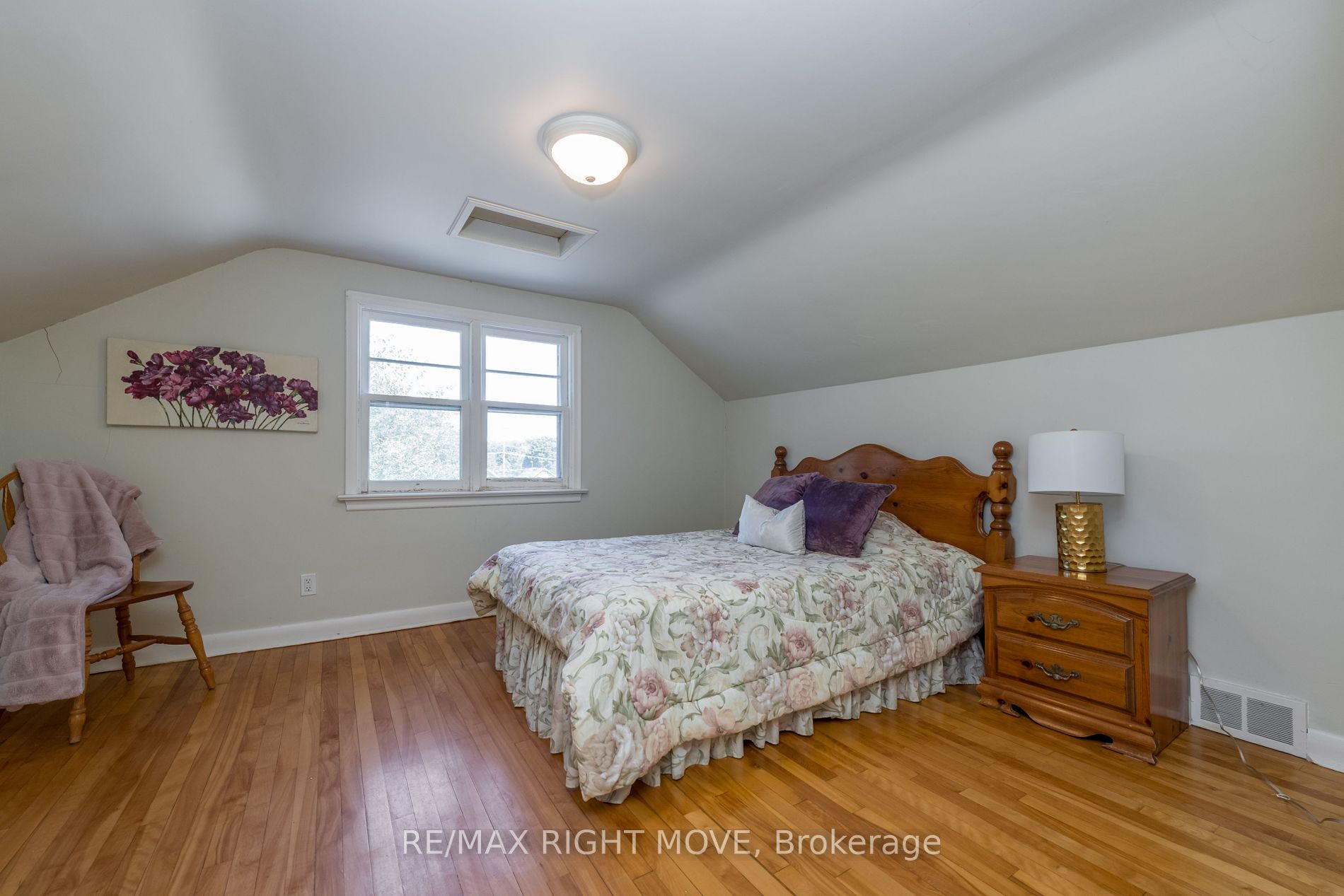 328 Colborne Street W