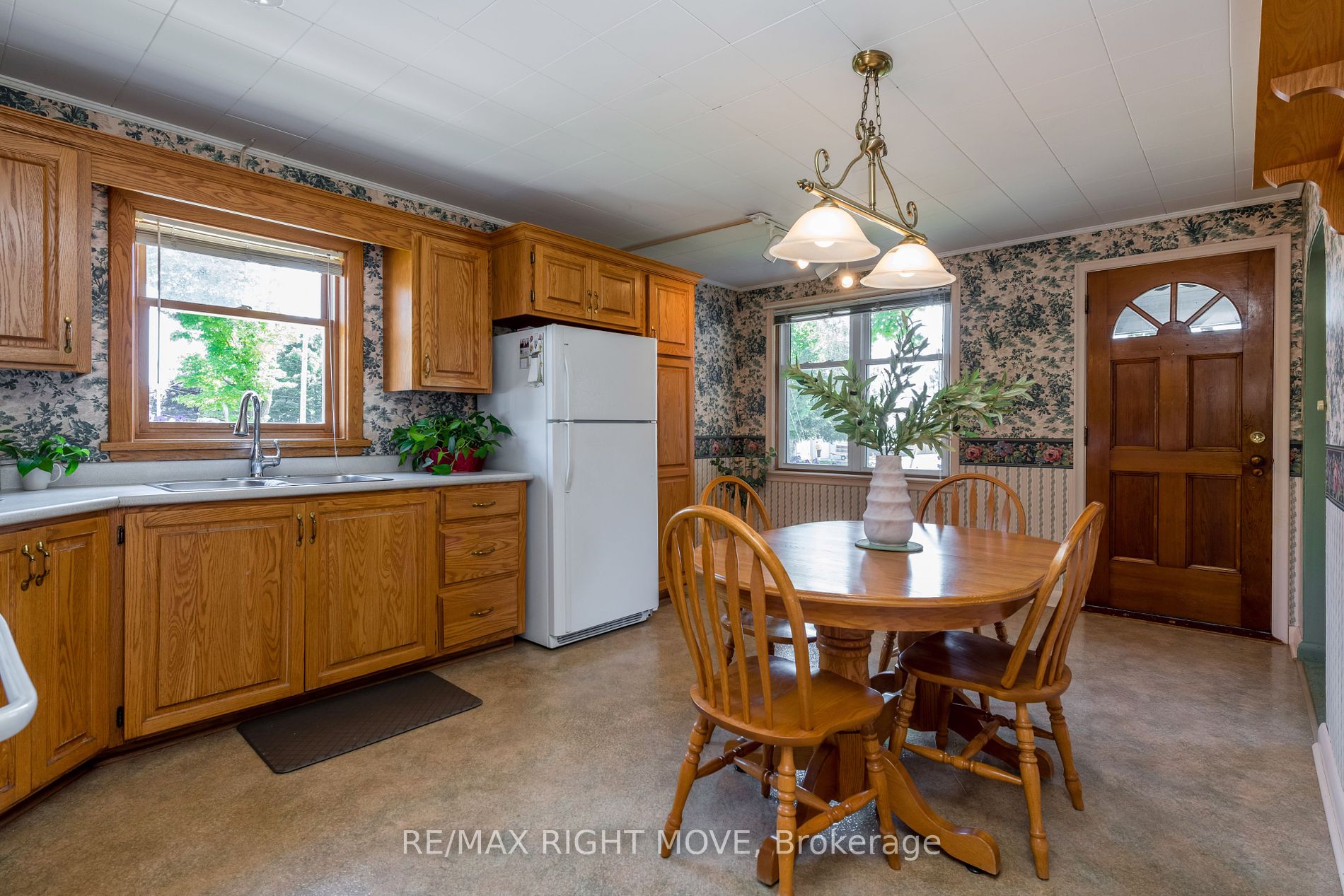 328 Colborne Street W