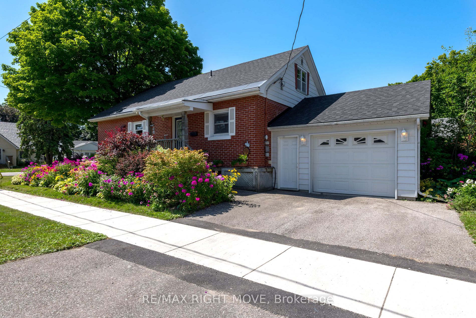 328 Colborne Street W