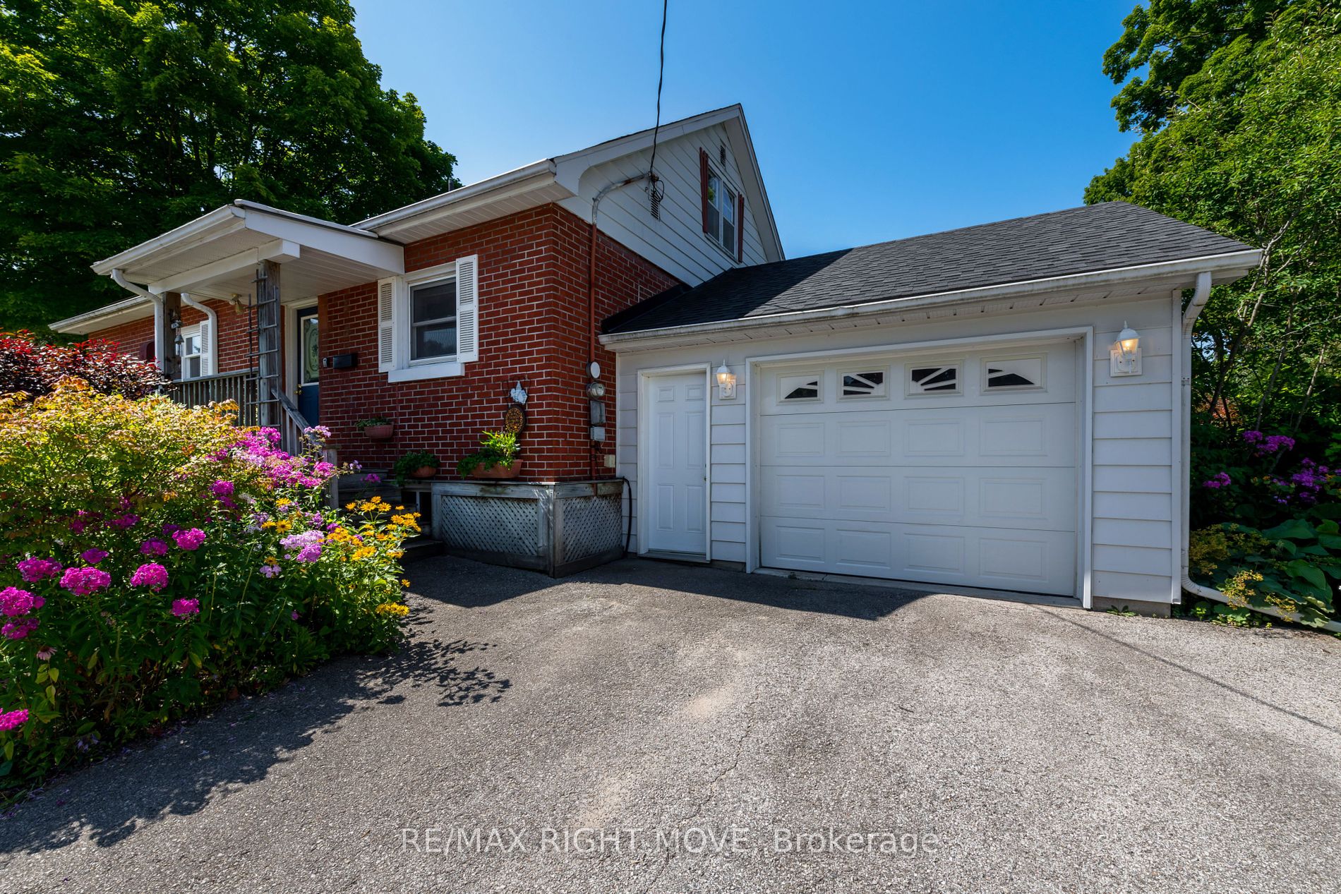 328 Colborne Street W