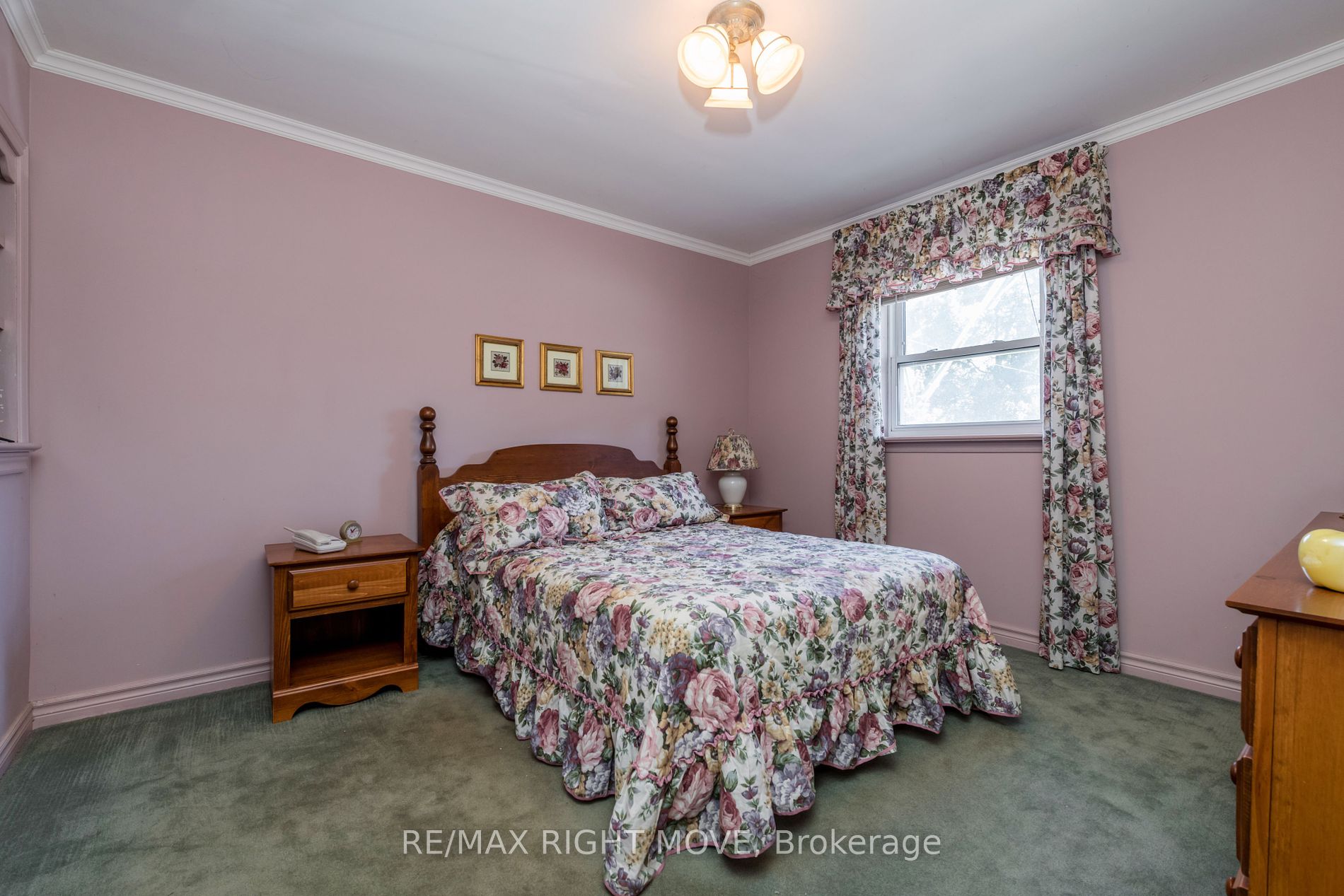 328 Colborne Street W
