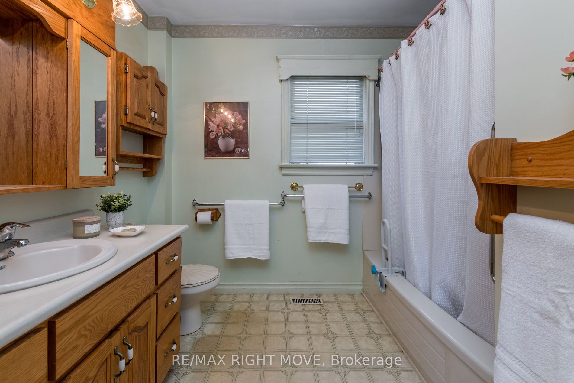328 Colborne Street W