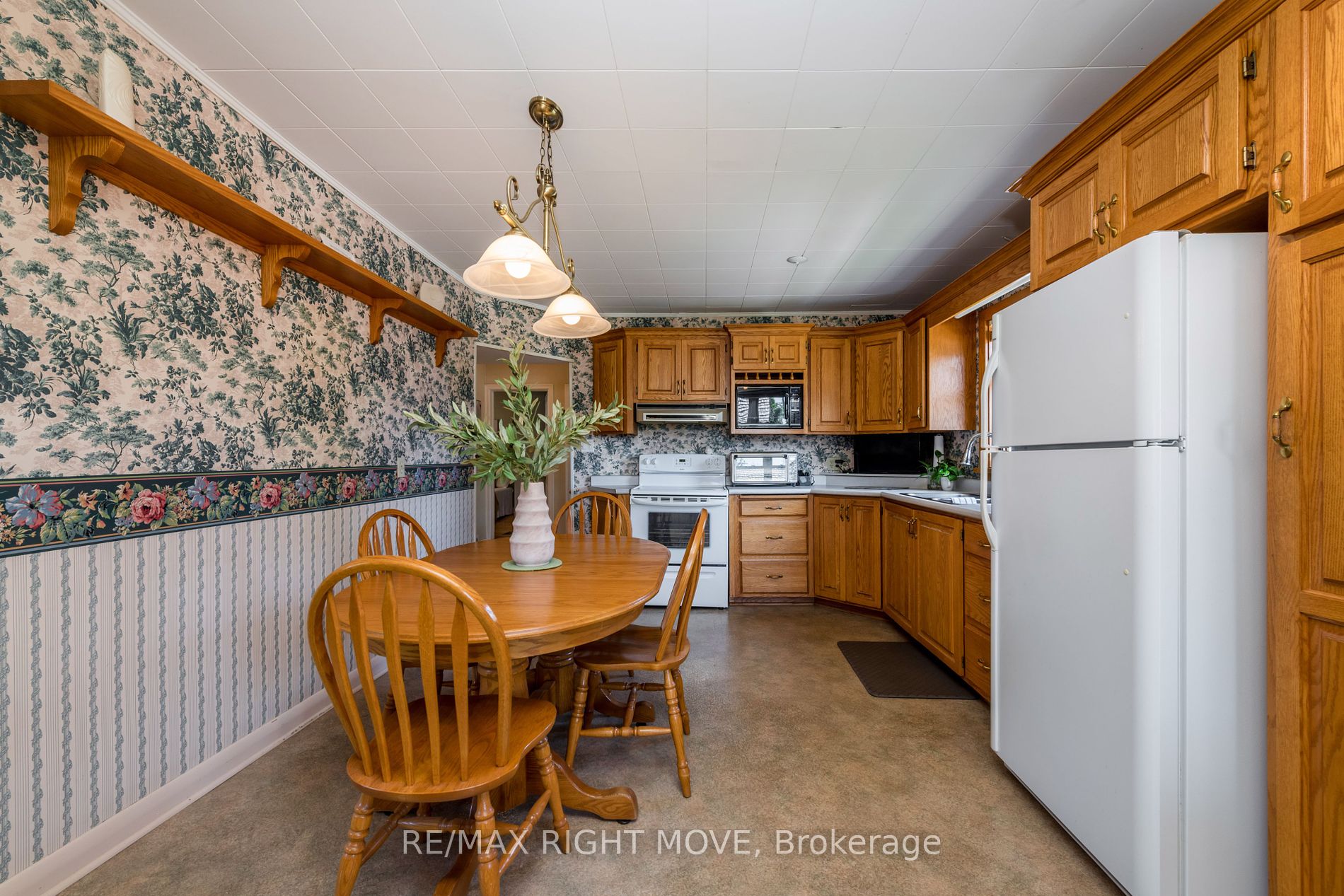 328 Colborne Street W