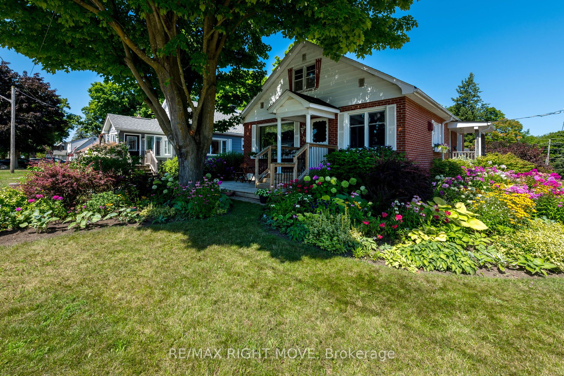 328 Colborne Street W