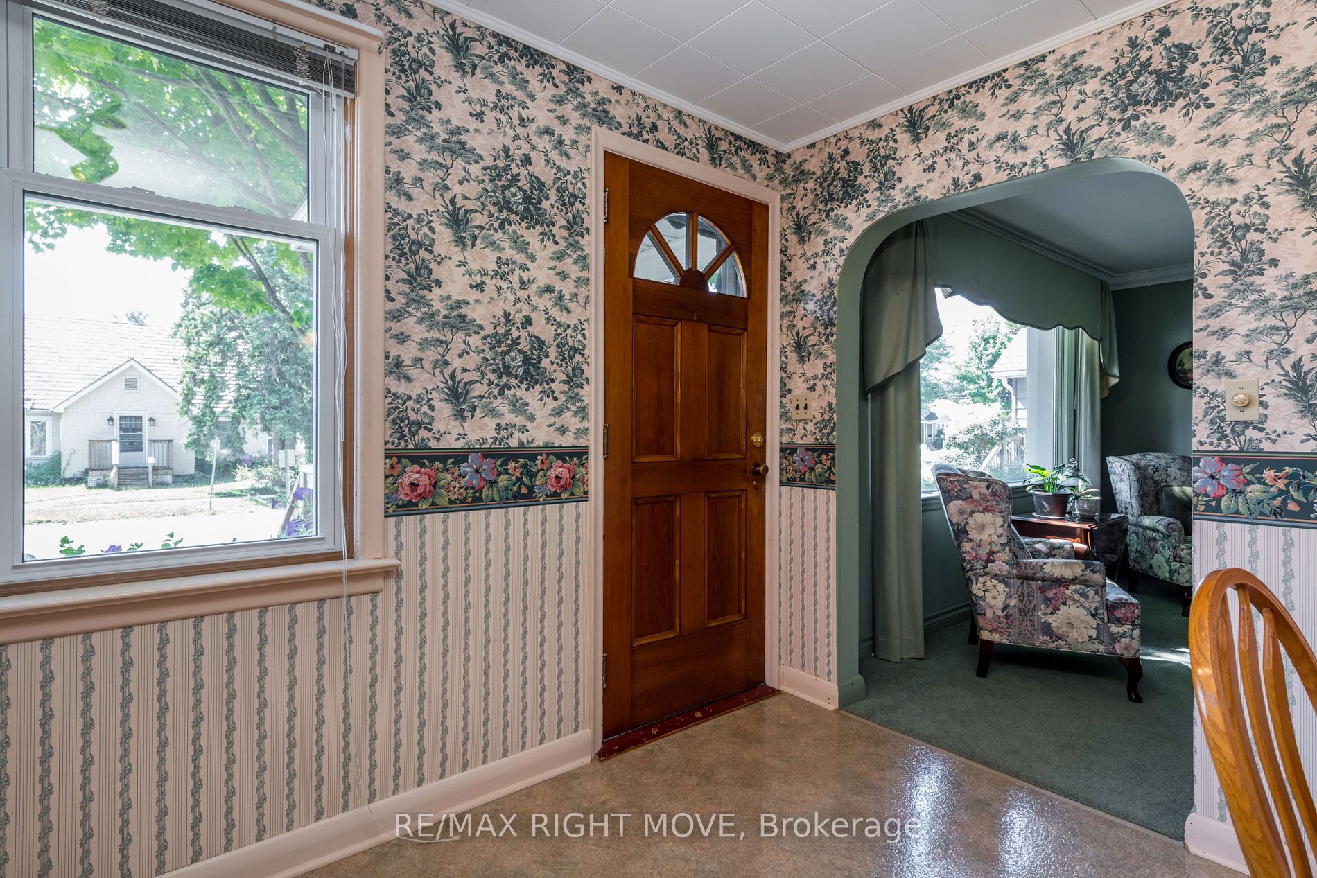 328 Colborne Street W