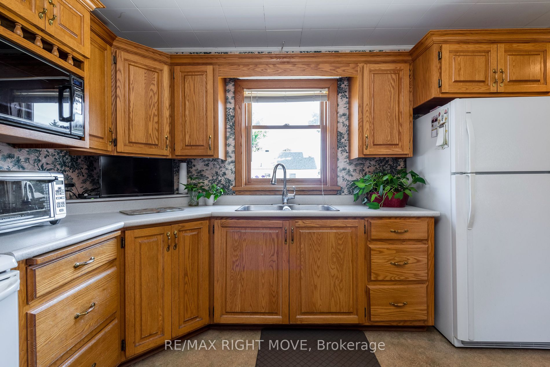328 Colborne Street W