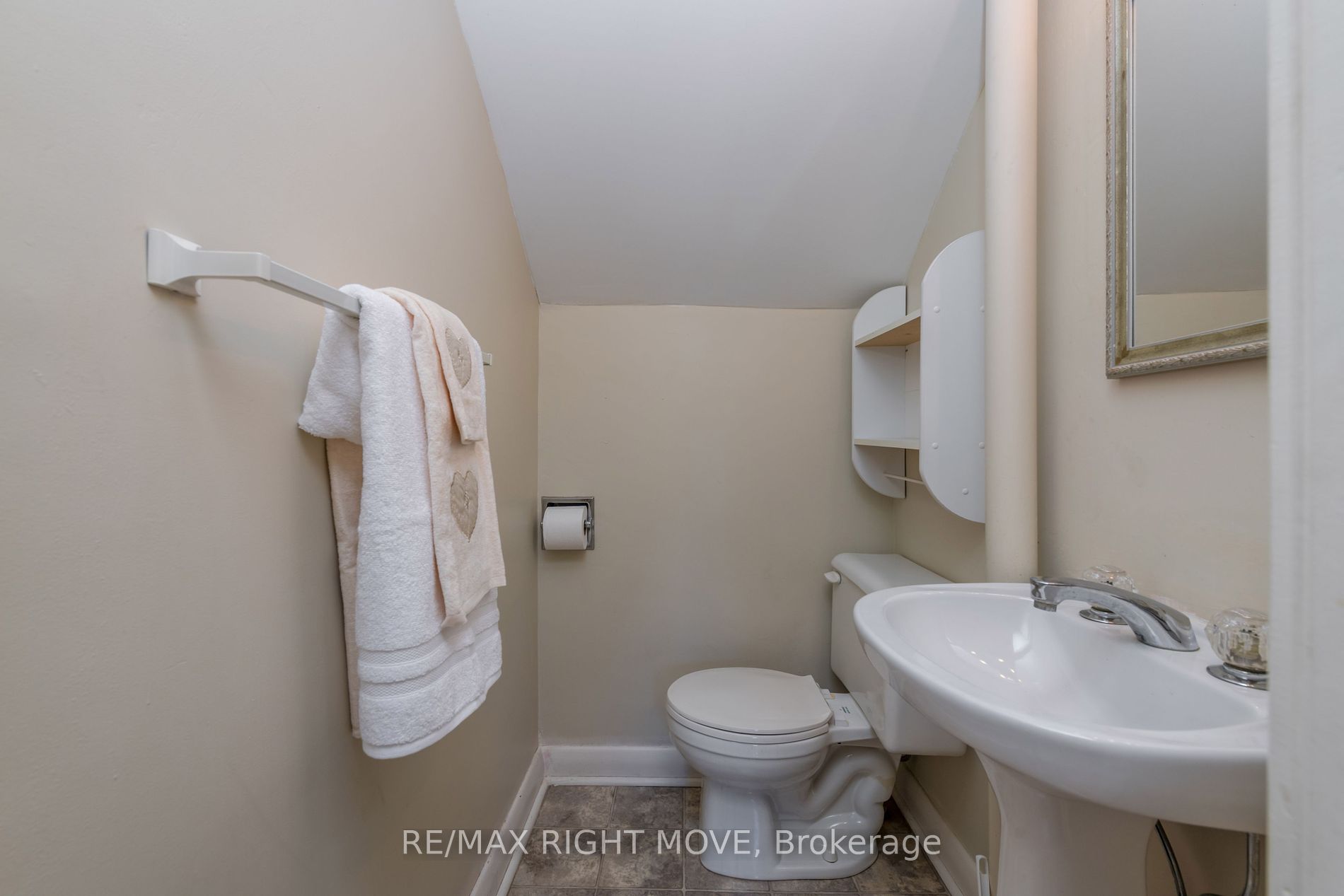 328 Colborne Street W