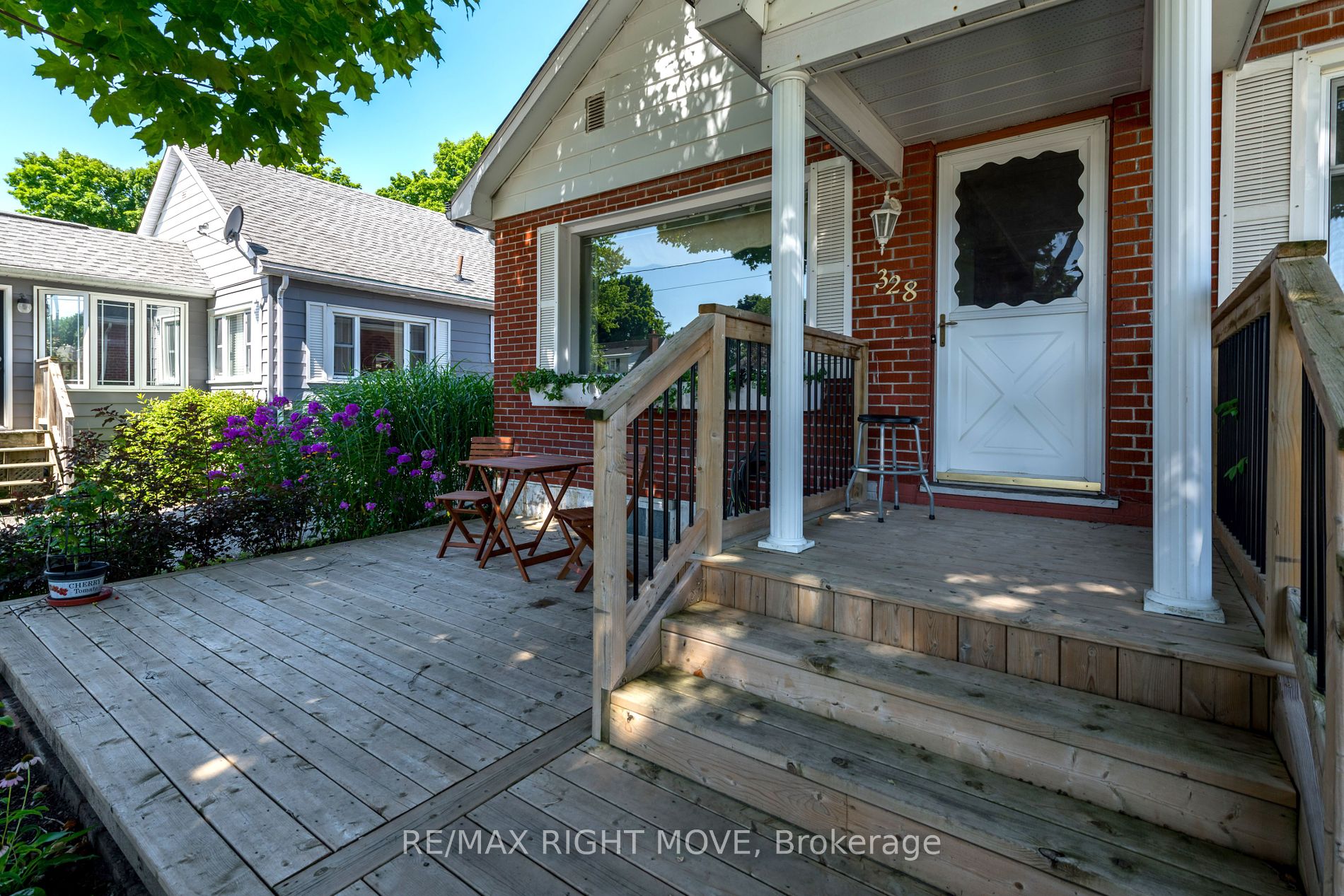 328 Colborne Street W