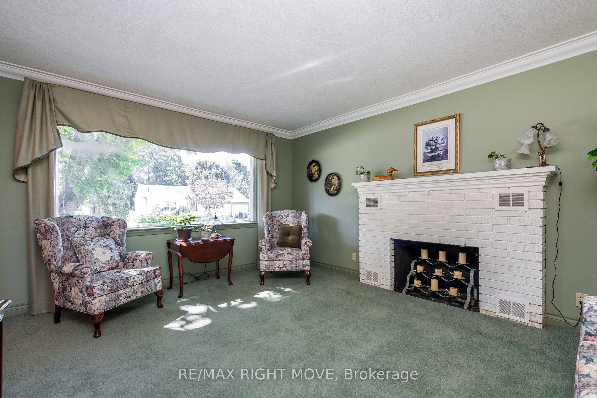 328 Colborne Street W
