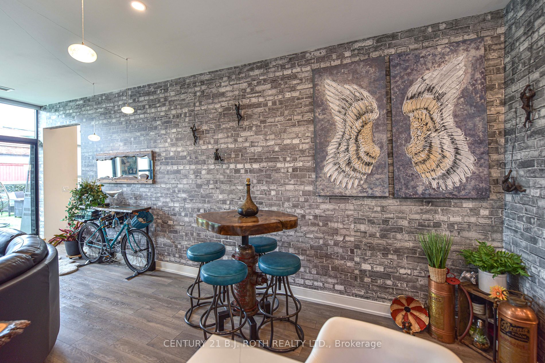 21 Matchedash St S, #209