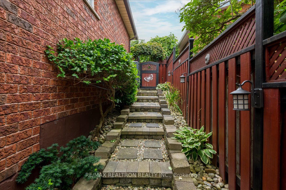 84 Kingsridge Rd