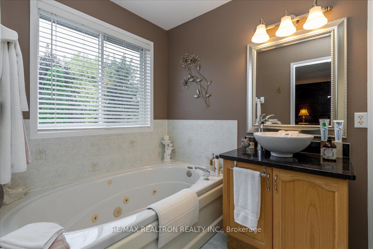 84 Kingsridge Rd