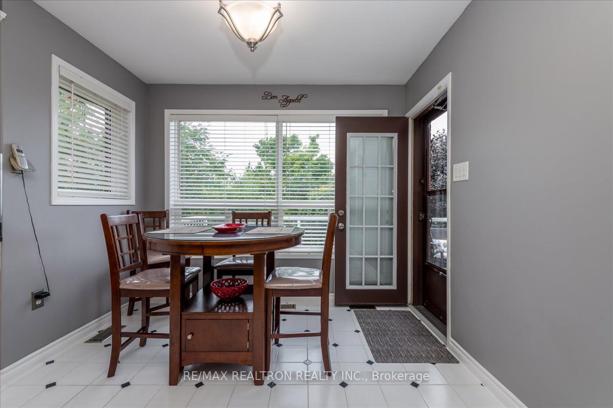 84 Kingsridge Rd