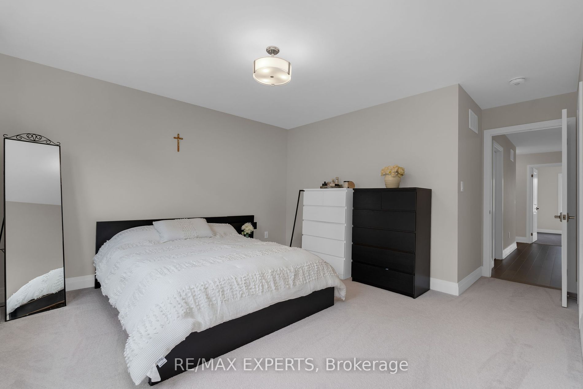 27 Sweet Cicely St
