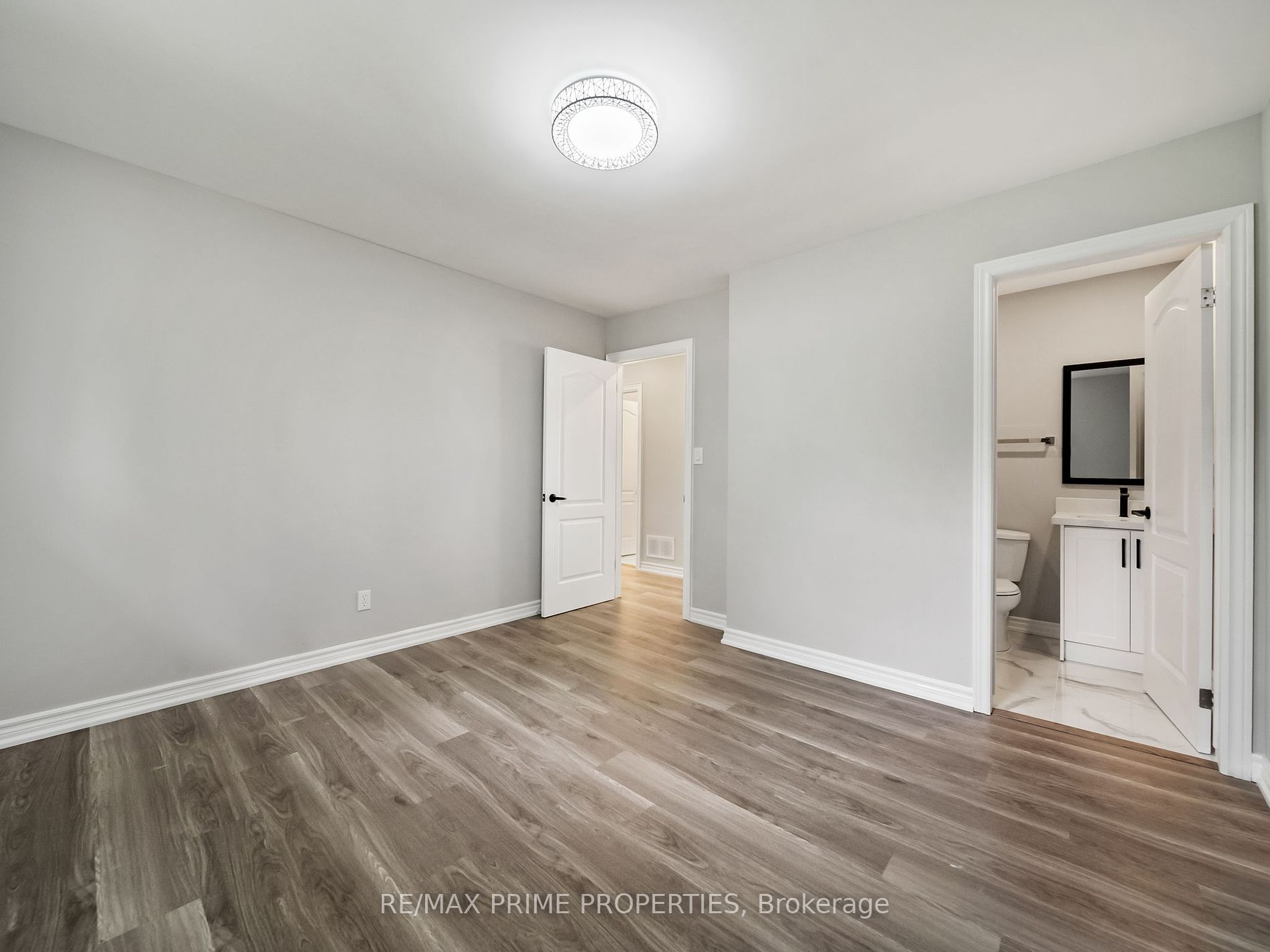691 Glen Cres