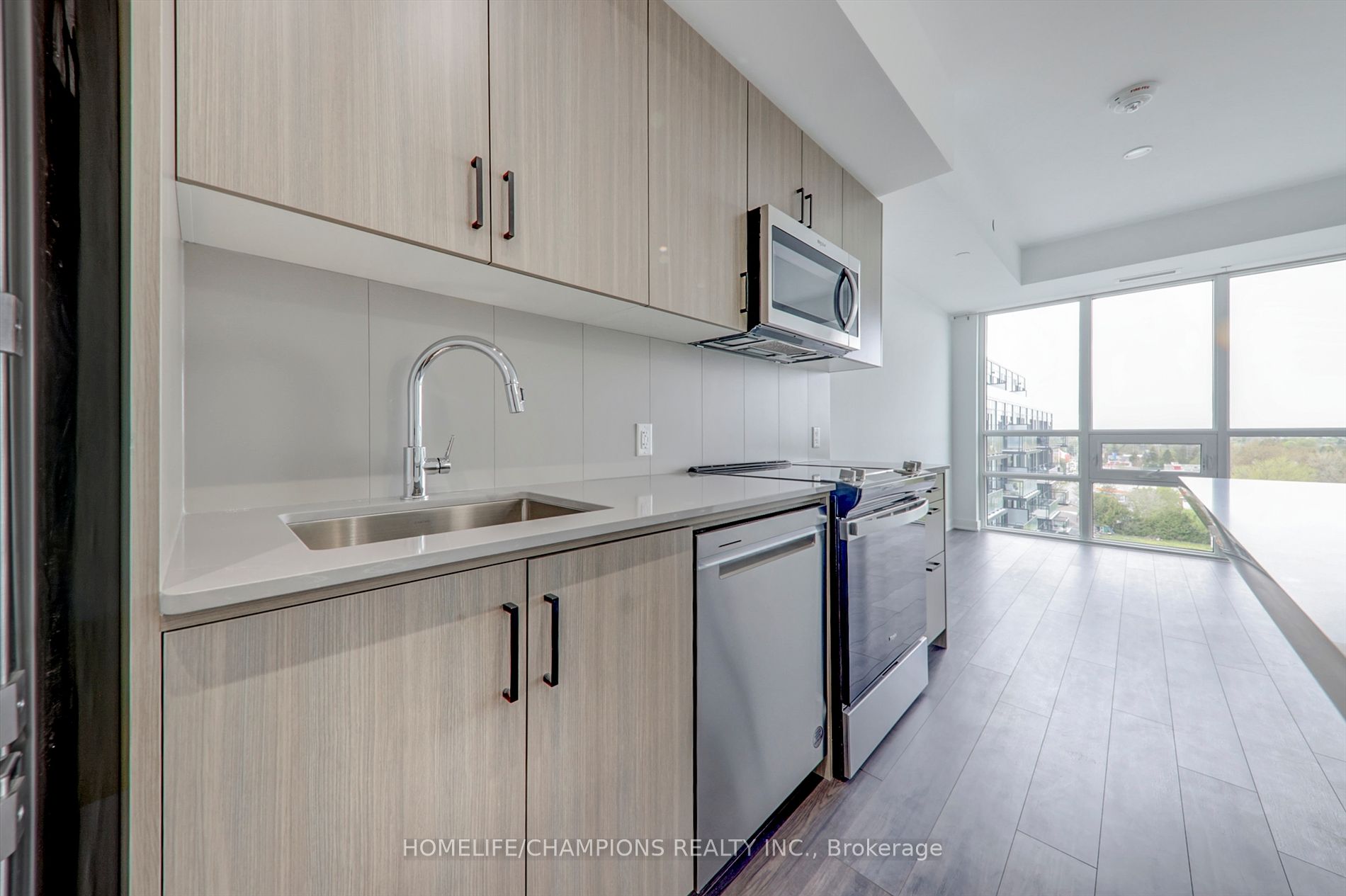 681 Yonge St, #602