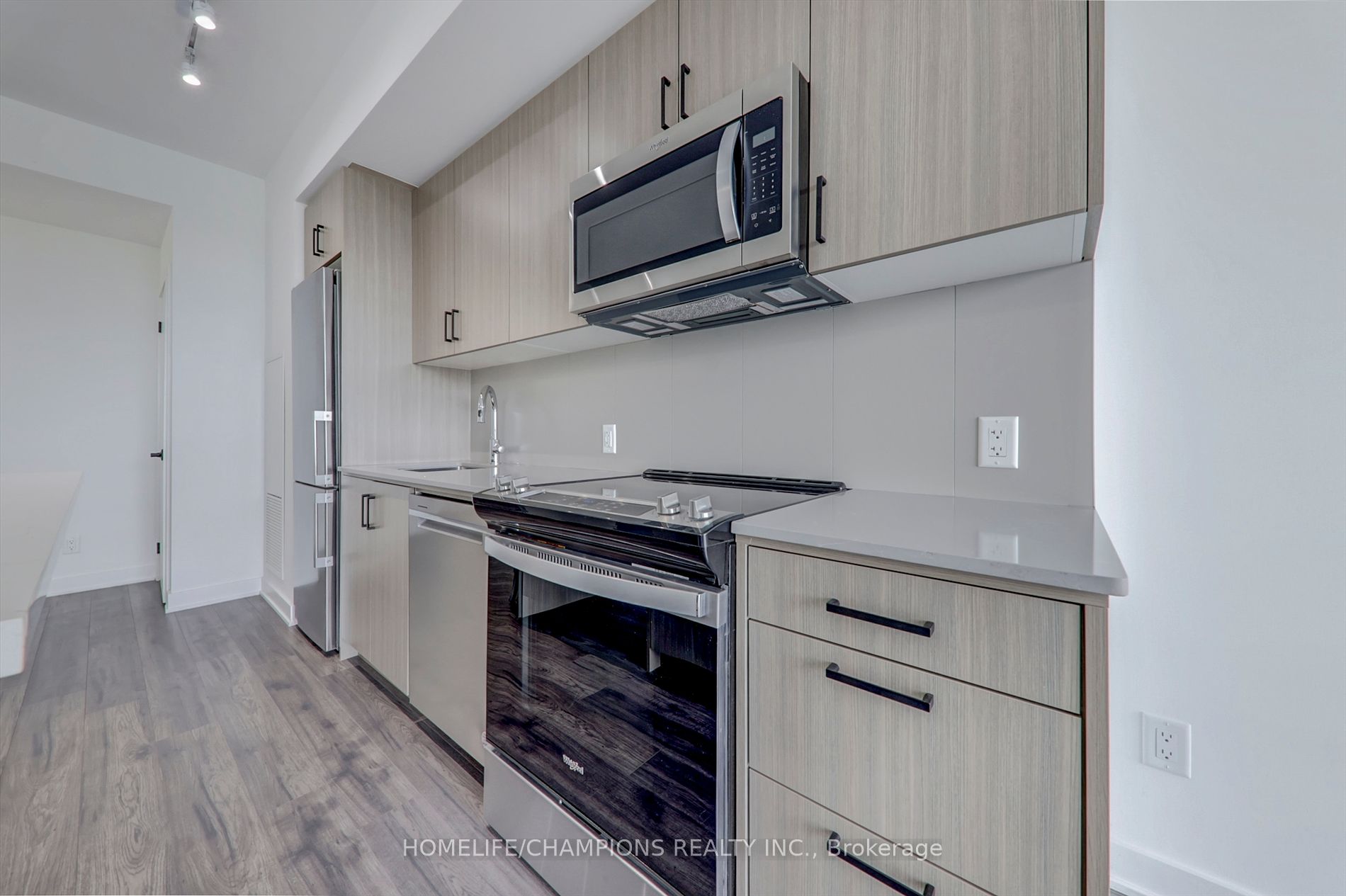681 Yonge St, #602