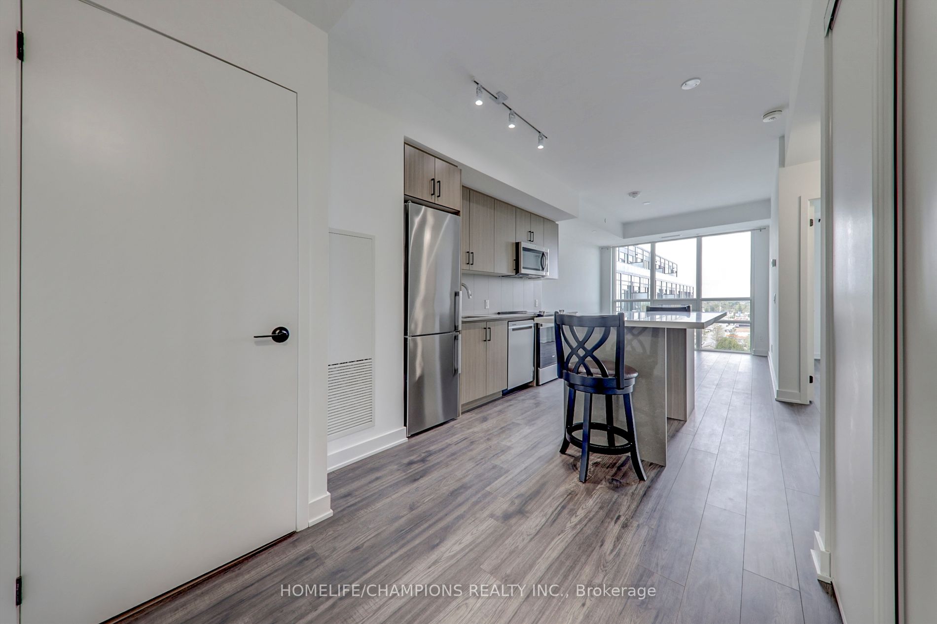 681 Yonge St, #602