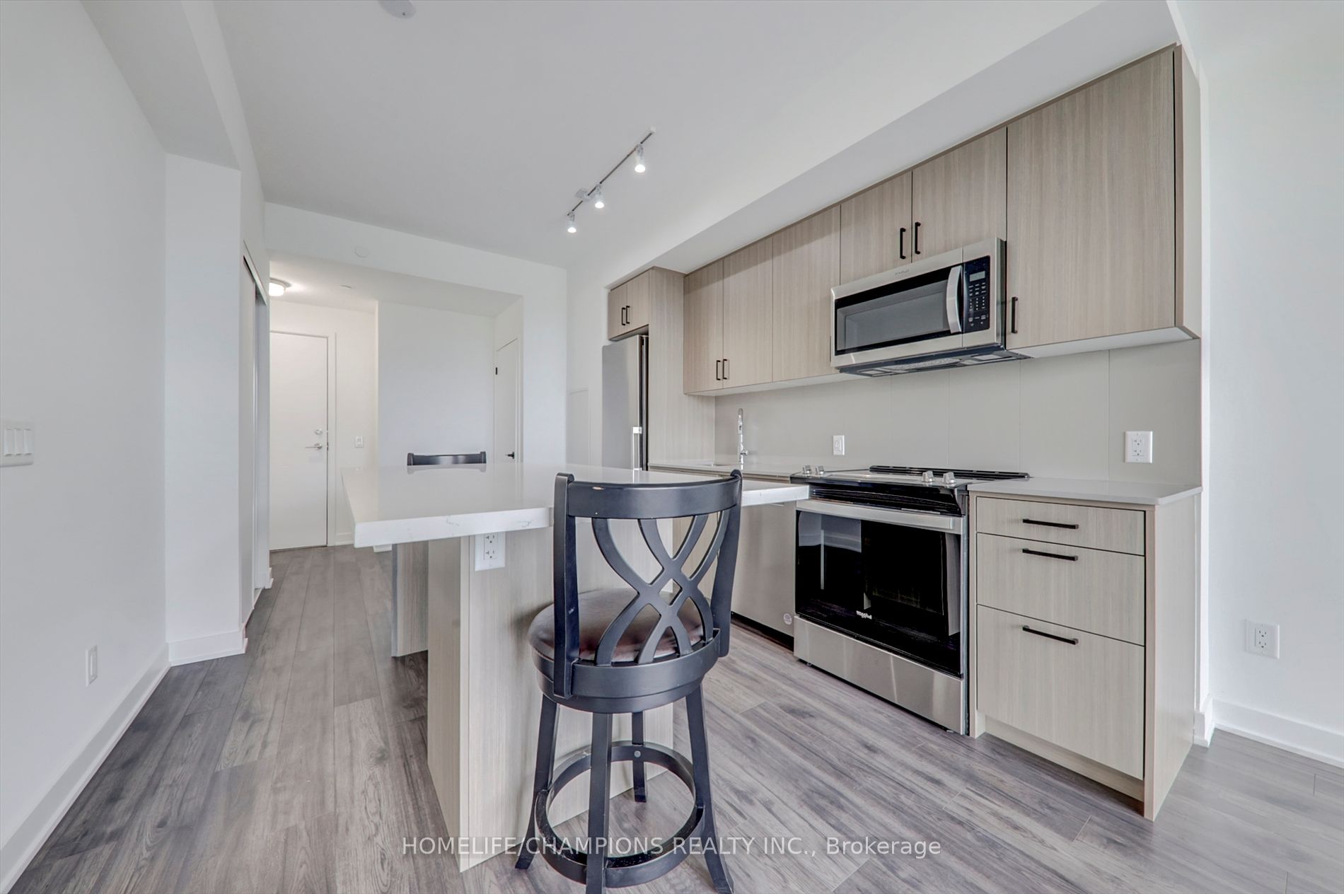 681 Yonge St, #602