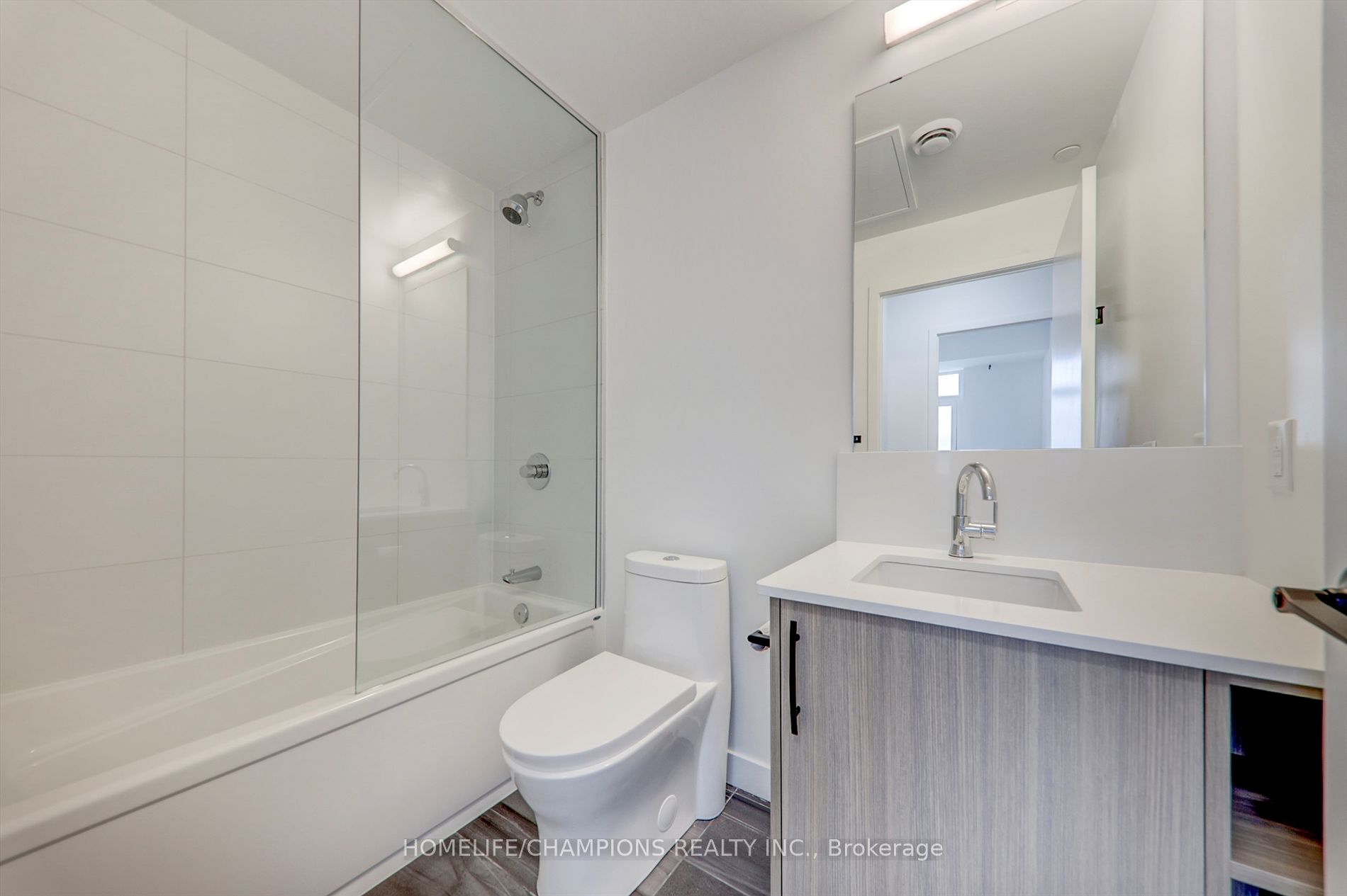 681 Yonge St, #602