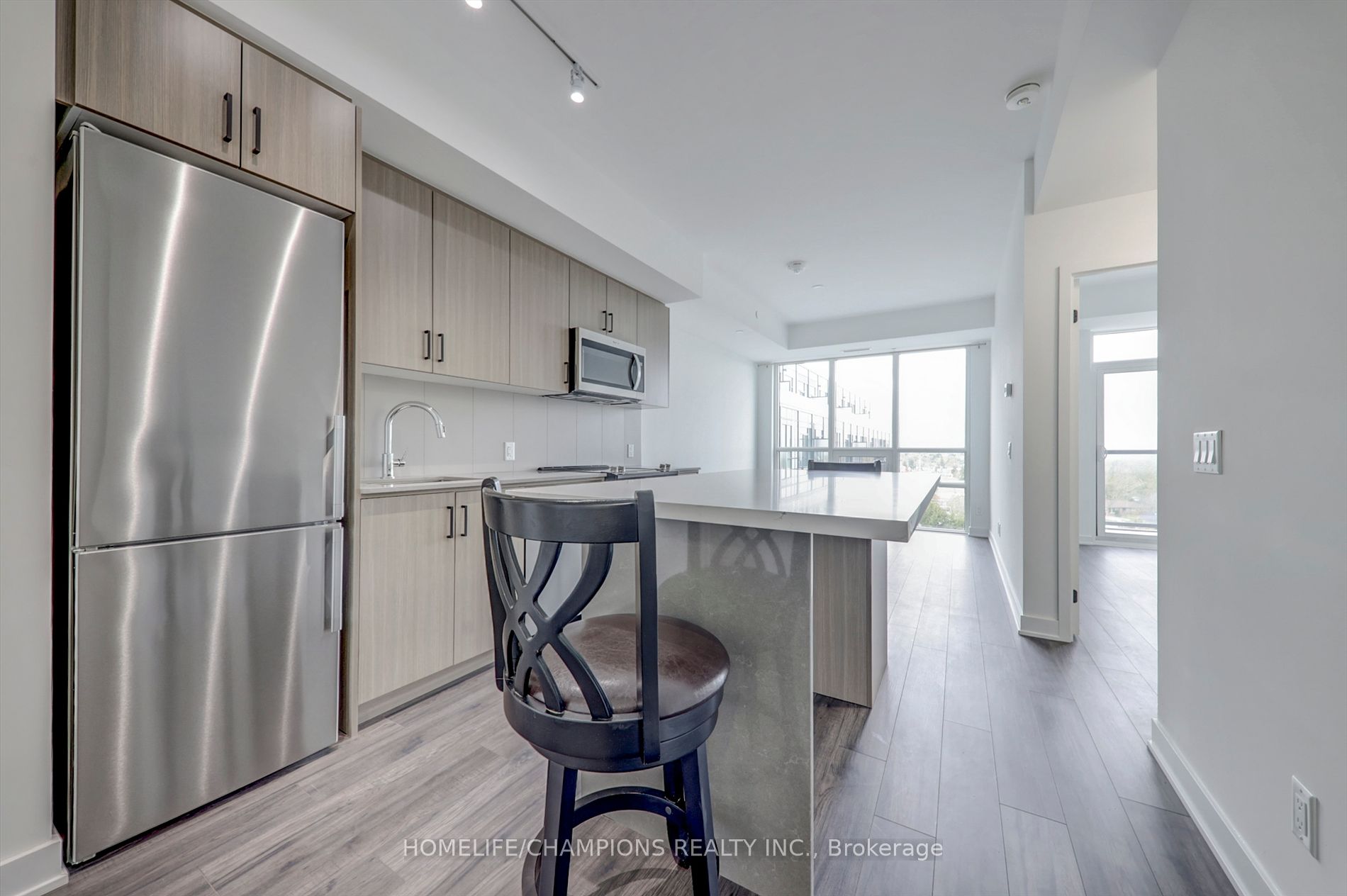 681 Yonge St, #602