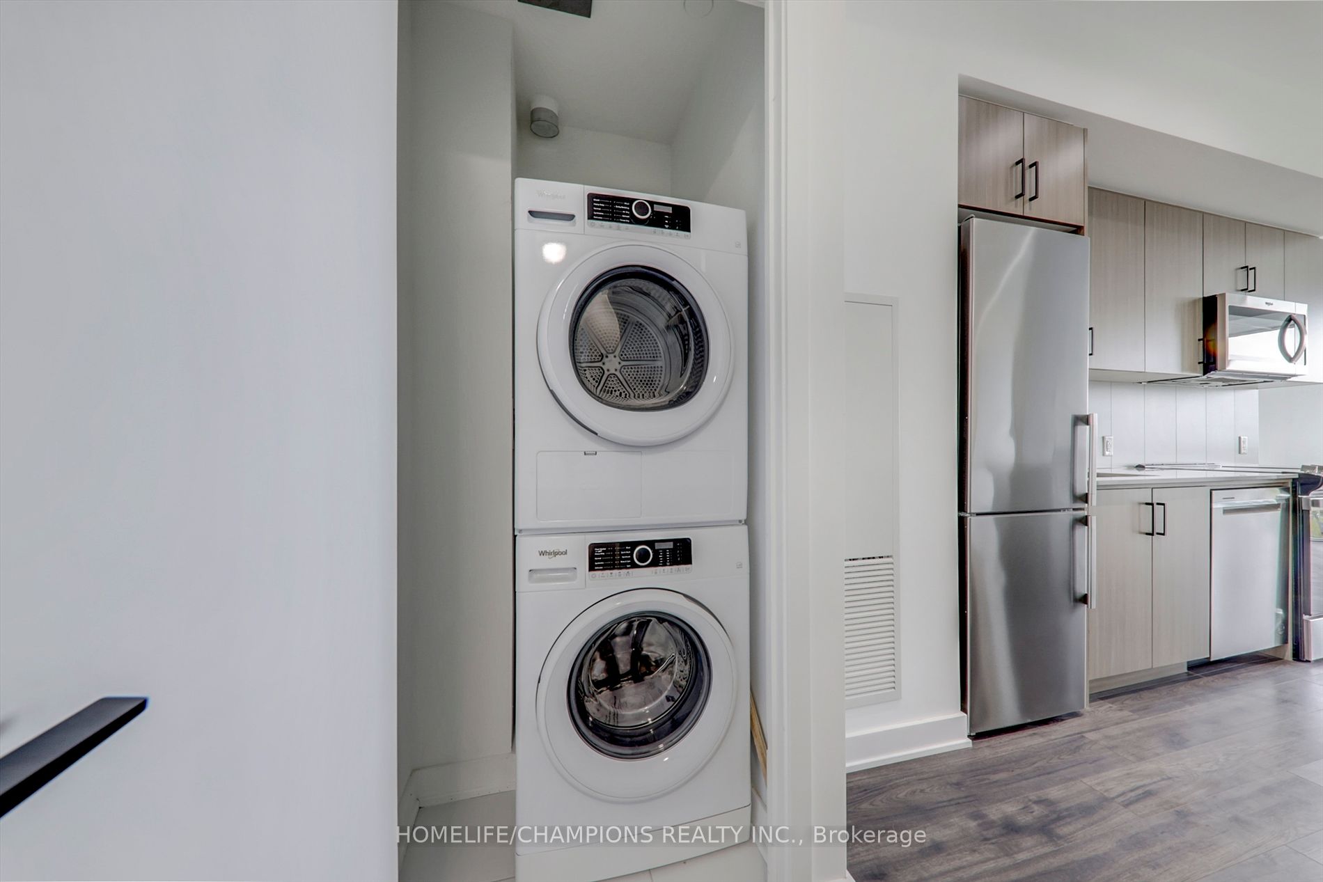 681 Yonge St, #602
