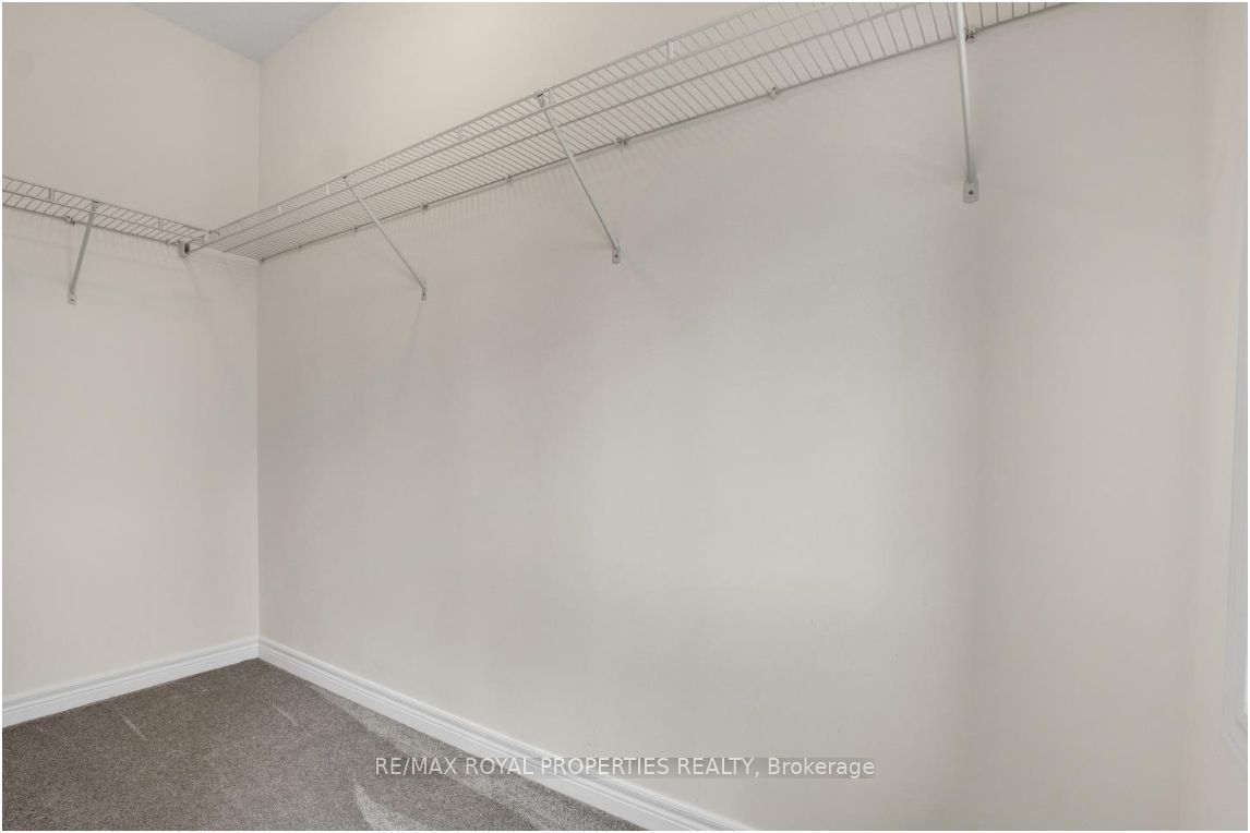 8 Rowland St
