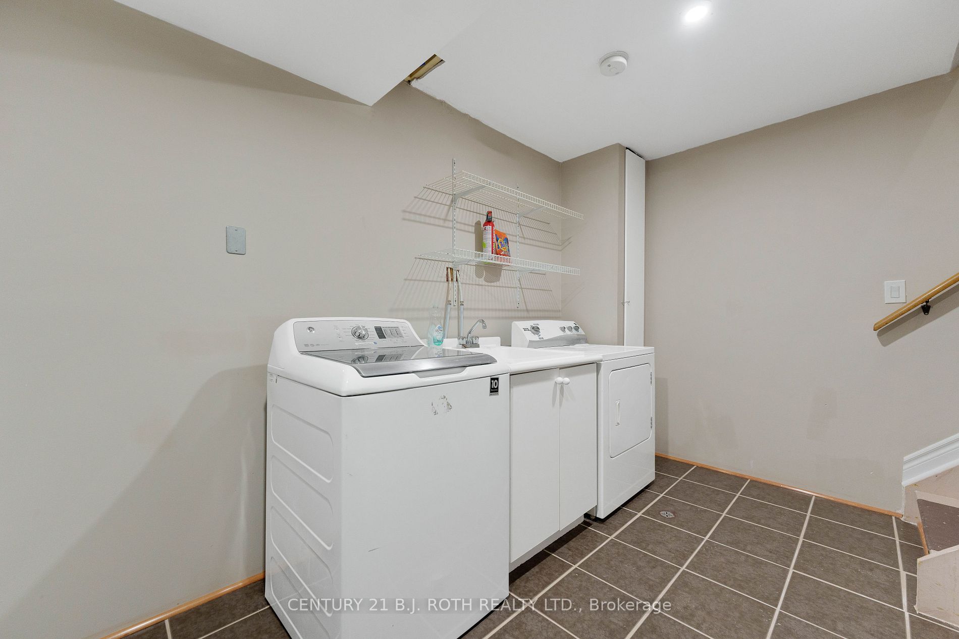 361 GEORGIAN Drive, #LOWER