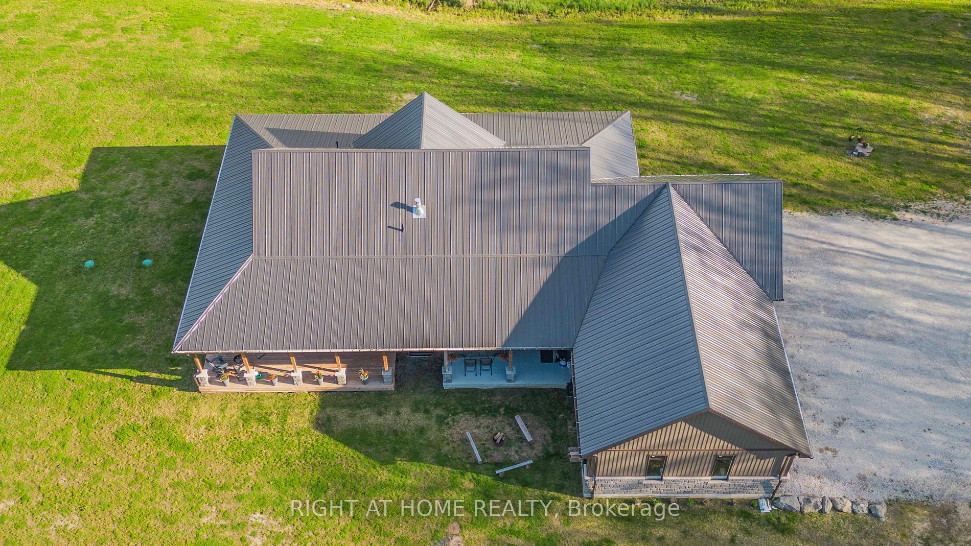 16 Whitetail Dr