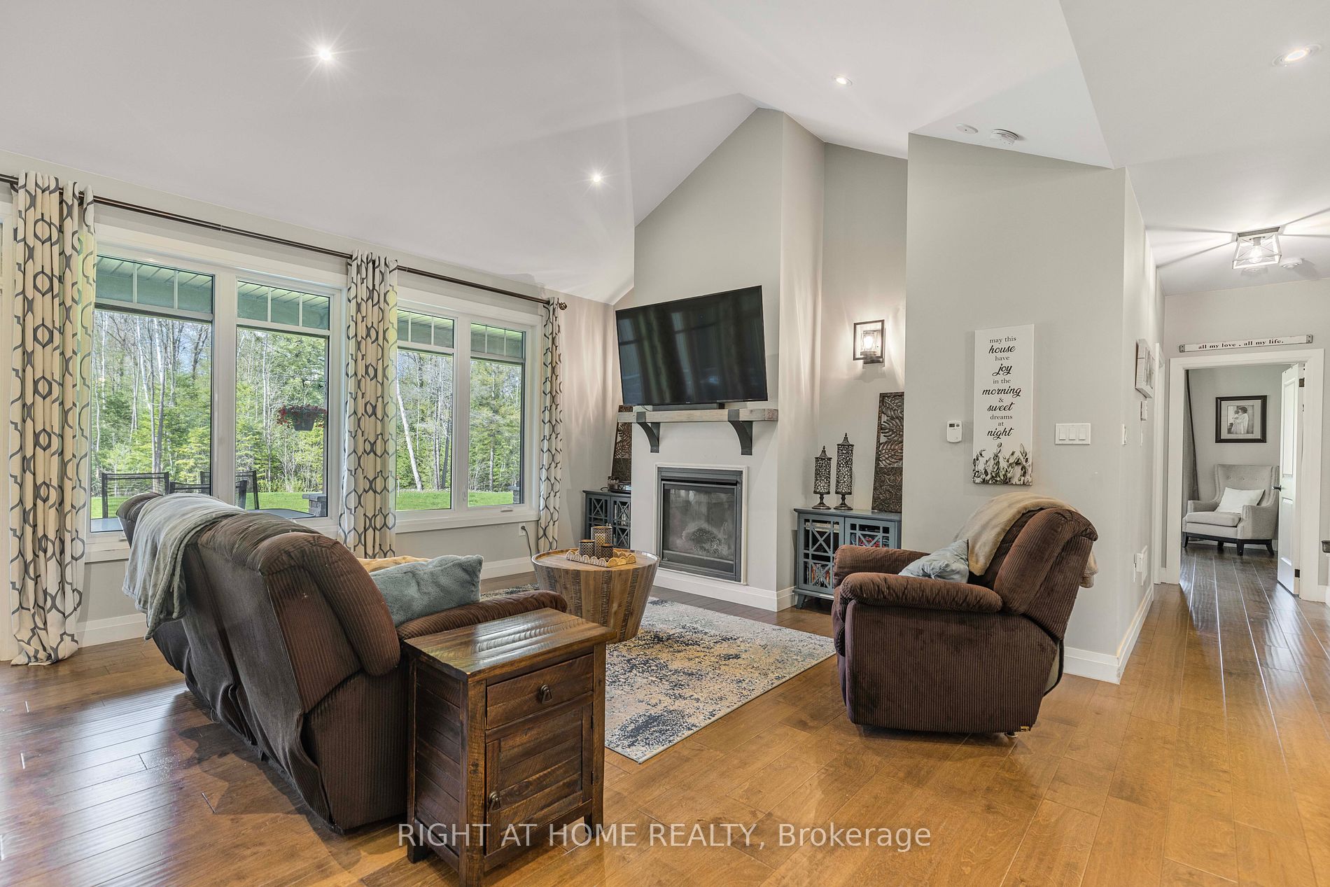 16 Whitetail Dr