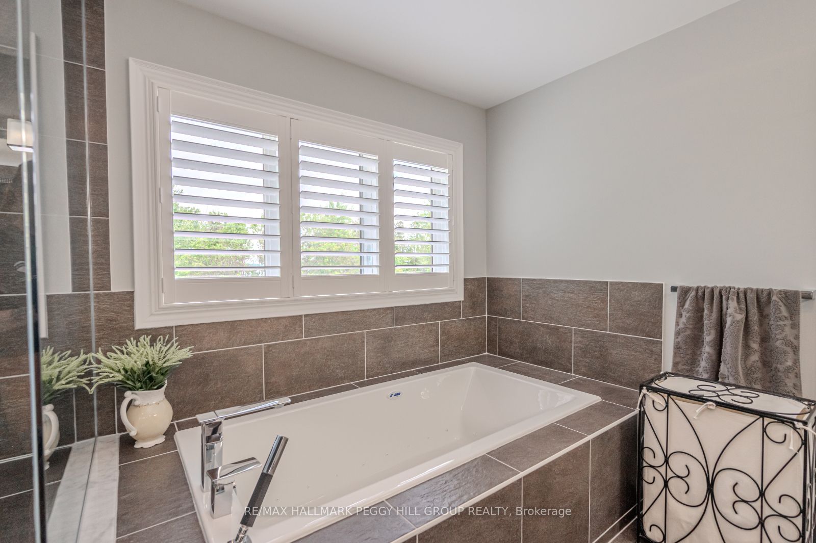31 Plunkett Crt