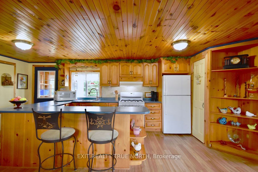 5632 Penetanguishene Rd