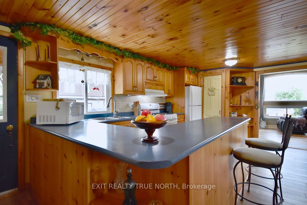 5632 Penetanguishene Rd