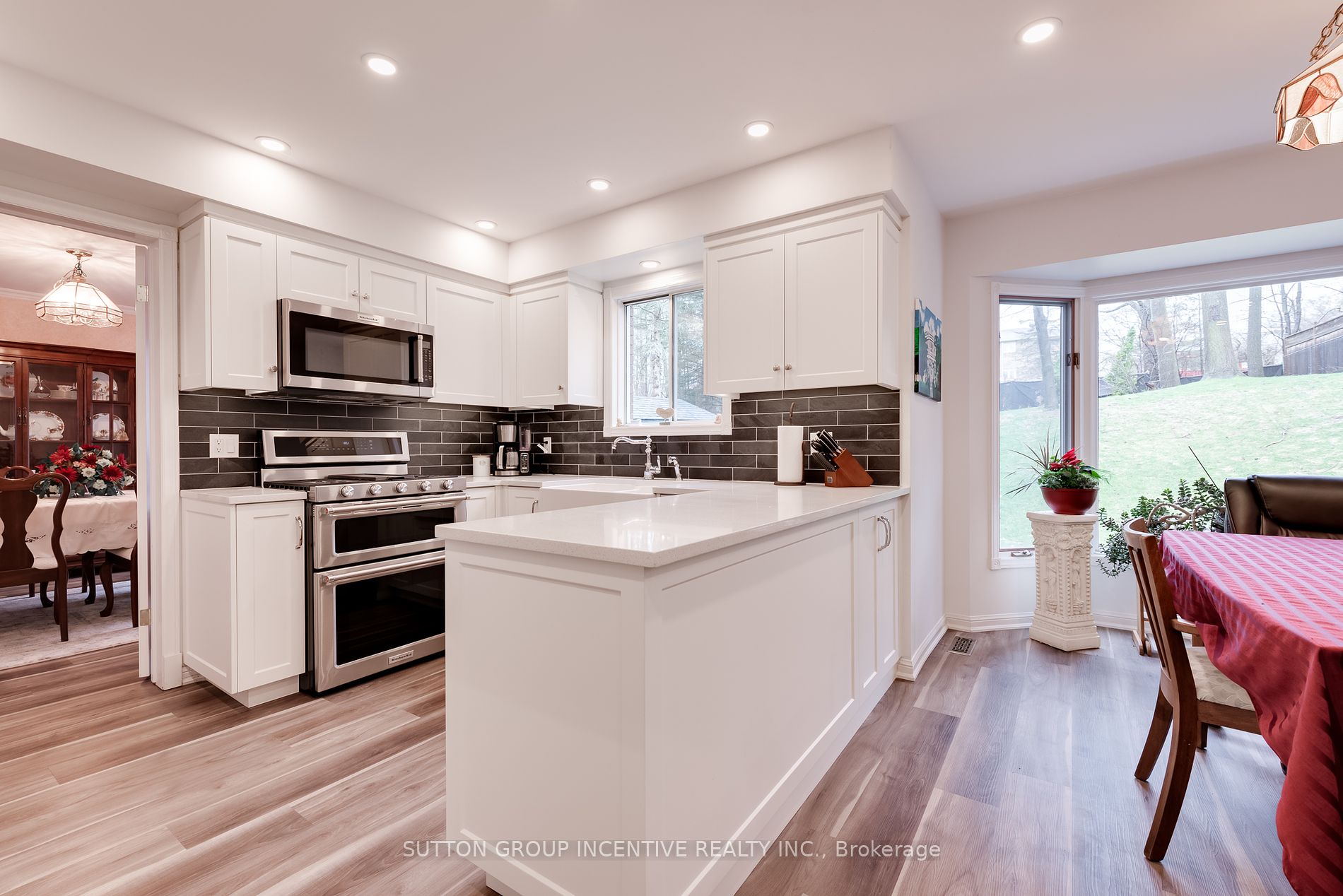 18 Valley Dr