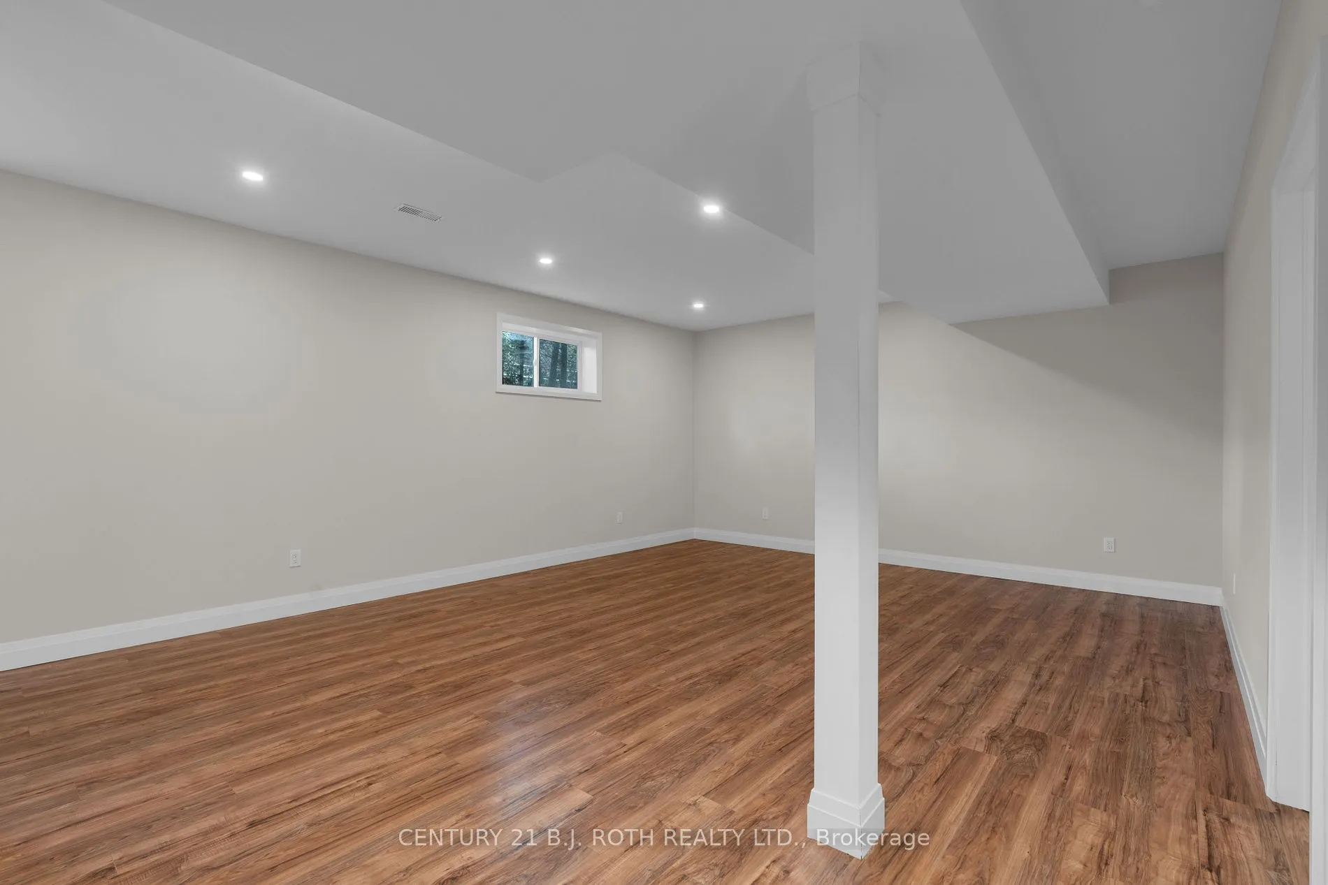 369 Mississaga St W