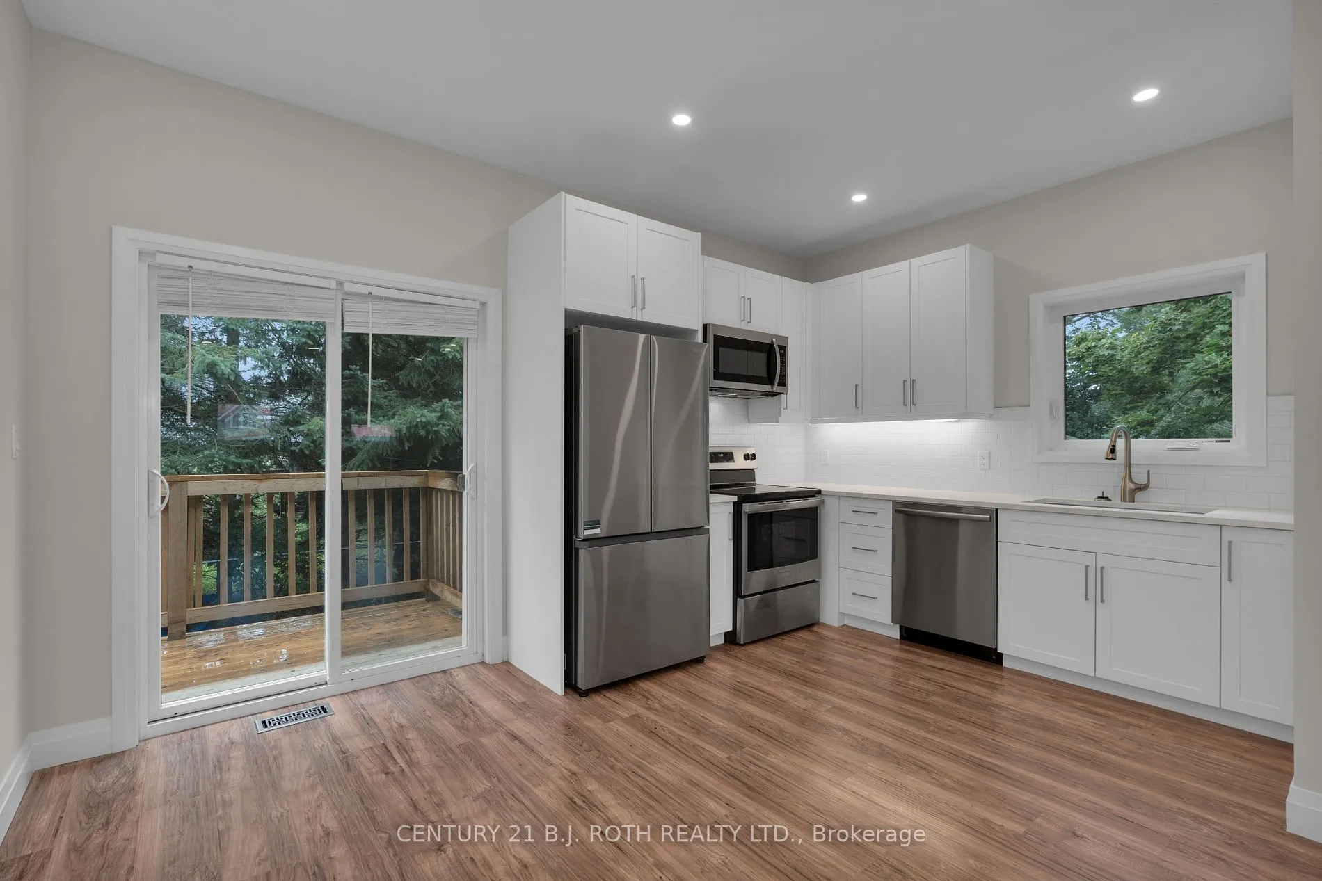 369 Mississaga St W