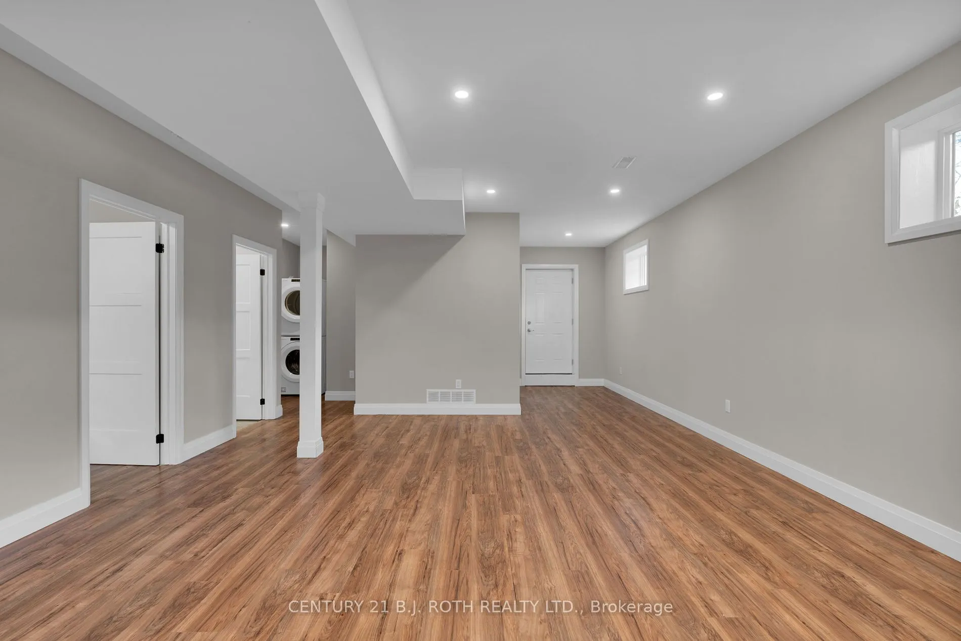 369 Mississaga St W