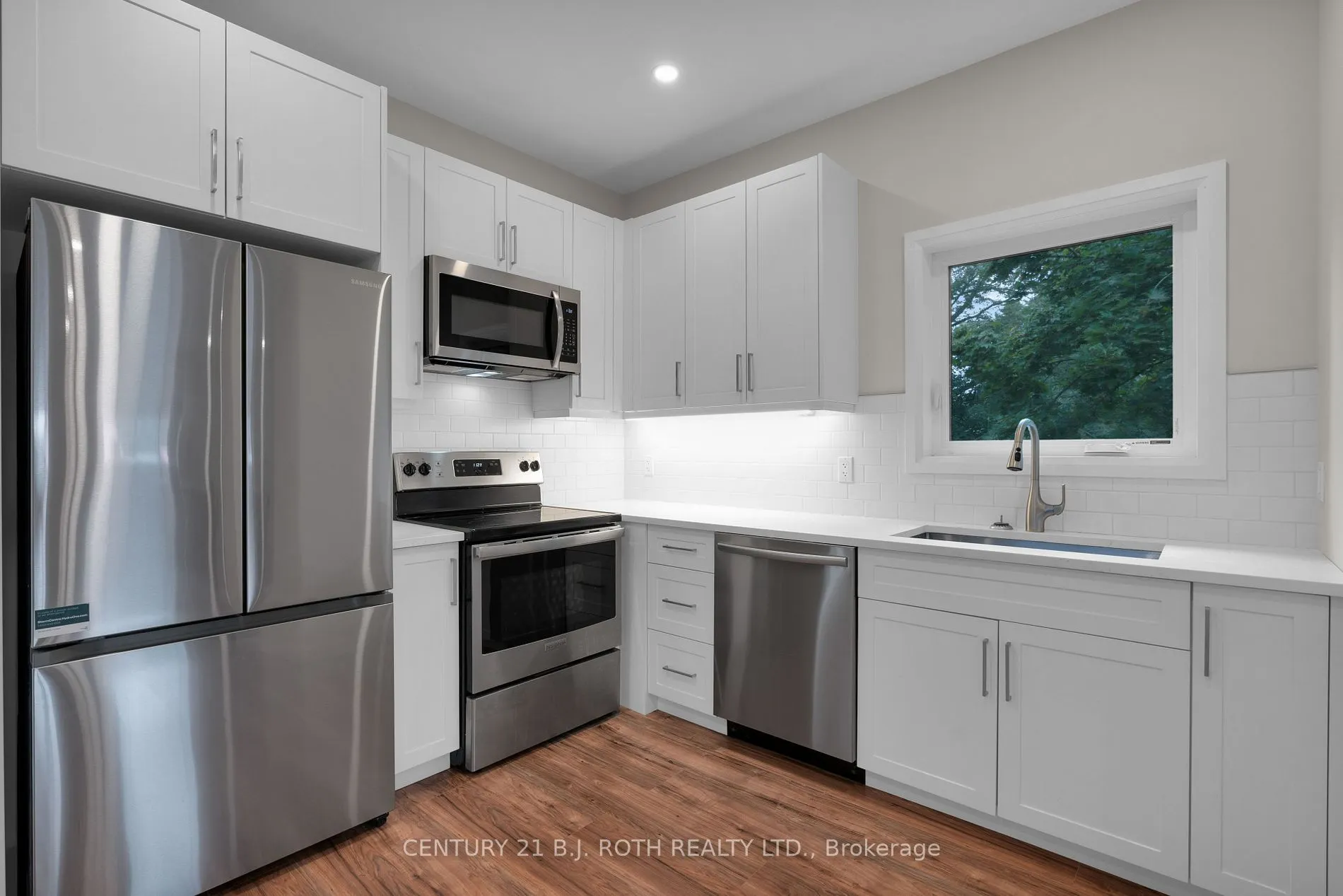 369 Mississaga St W