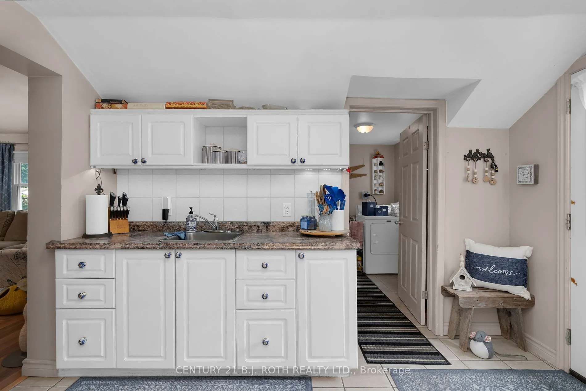 369 Mississaga St W