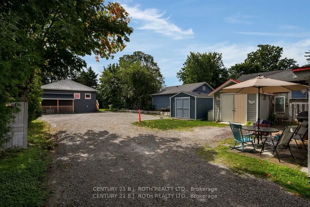 369 Mississaga St W