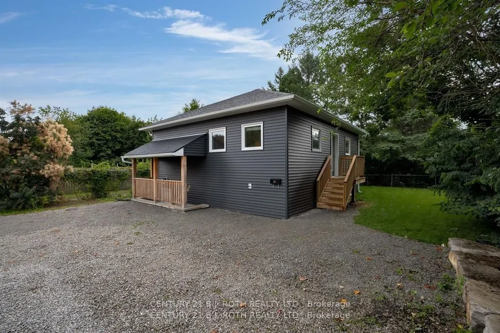 369 Mississaga St W