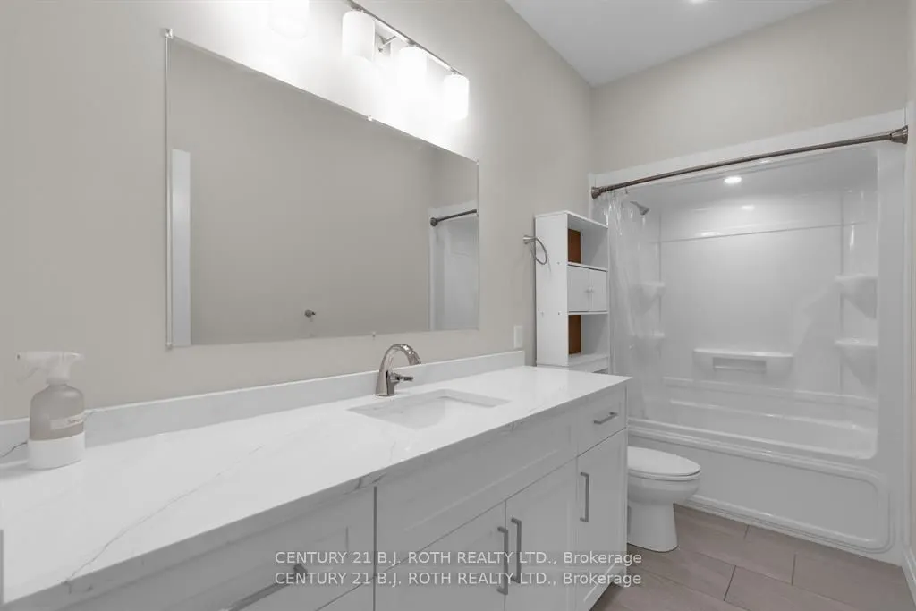 369 Mississaga St W