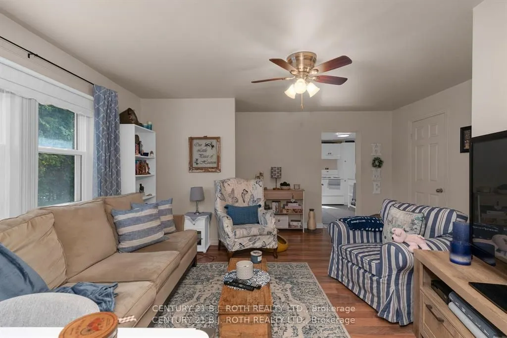 369 Mississaga St W