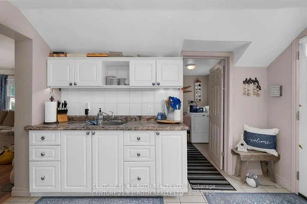 369 Mississaga St W