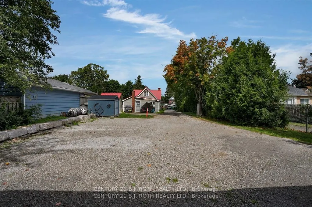 369 Mississaga St W